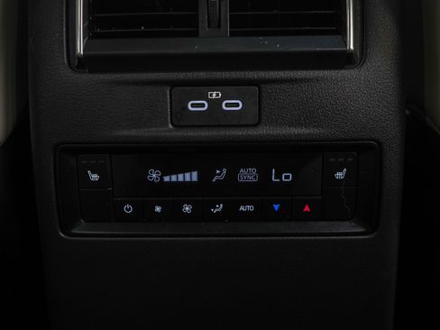 Certified 2024 MAZDA CX-90 Plug-In Hybrid w/ Premium Plus AWD/4WD image 13