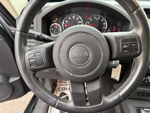 Used 2012 Jeep Liberty Sport image 33