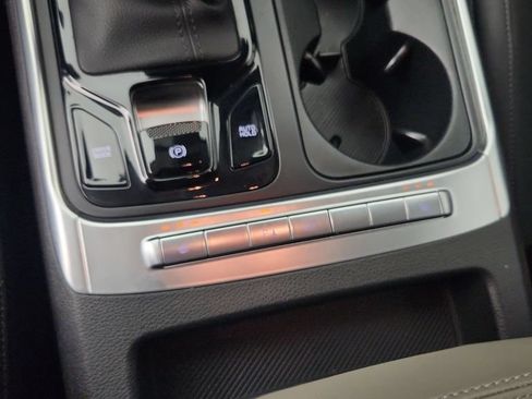 Used 2026 Kia Carnival EX FWD image 21