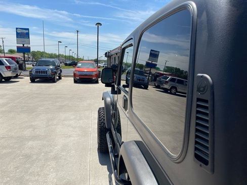 Used 2004 Jeep Wrangler X w/ Convenience Group AWD/4WD image 15
