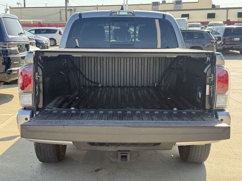 Used 2020 Toyota Tacoma TRD Off-Road w/ Technology Package AWD/4WD image 33