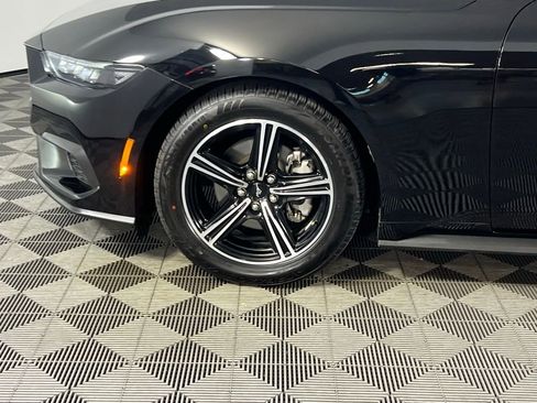 Used 2025 Ford Mustang Premium image 9