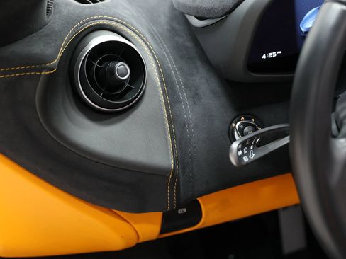 Used 2019 McLaren 570S Spider RWD image 22