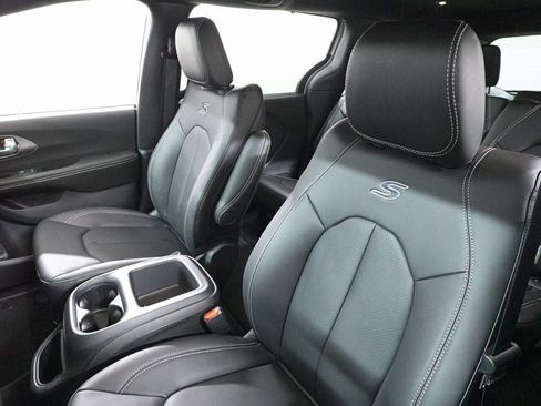 New 2026 Chrysler Pacifica Select w/ S Appearance Package FWD image 14