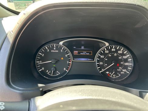 Used 2017 Nissan Pathfinder SV FWD image 13