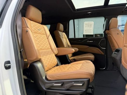 Used 2021 Cadillac Escalade ESV Sport AWD/4WD image 15