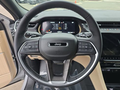 New 2026 Jeep Grand Cherokee Limited w/ Limited Altitude Package AWD/4WD image 17