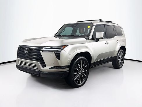 Used 2025 Lexus GX 550 w/ Accessory Package (2T) AWD/4WD image 3