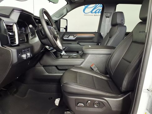 Used 2025 GMC Sierra 3500 Denali w/ Technology Package AWD/4WD image 8