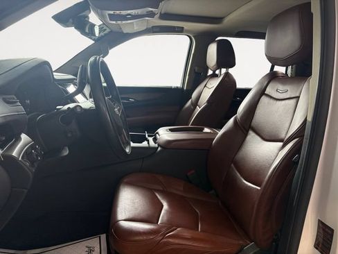 Used 2020 Cadillac Escalade Luxury AWD/4WD image 7
