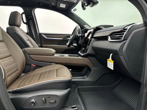 New 2026 GMC Acadia Denali Ultimate w/ LPO, Floor Liner Package AWD/4WD image 39