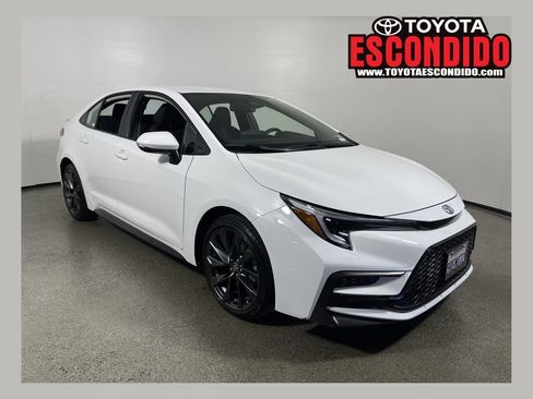 Certified 2025 Toyota Corolla SE w/ Convenience Package image 1