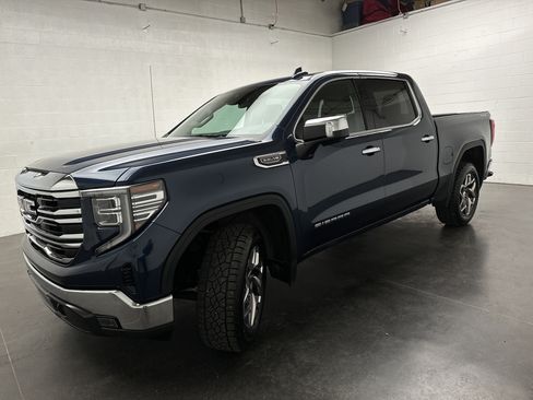 Used 2022 GMC Sierra 1500 SLT w/ SLT Convenience Package AWD/4WD image 4