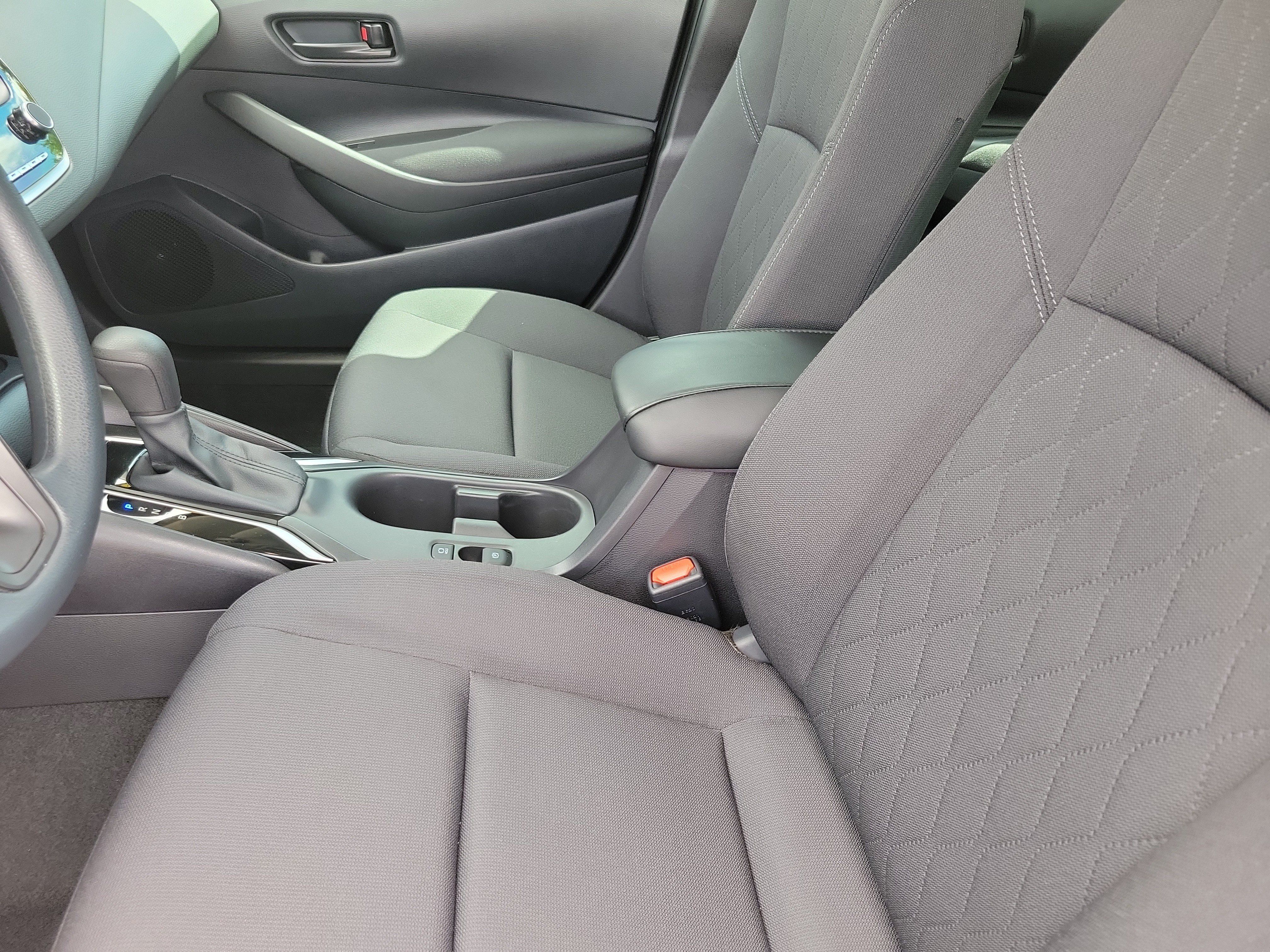 Used 2025 Toyota Corolla LE FWD image 17