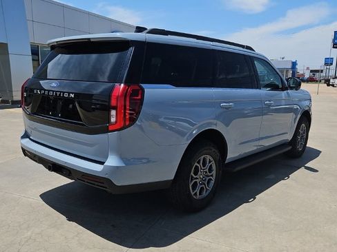 Used 2025 Ford Expedition Active AWD/4WD image 4
