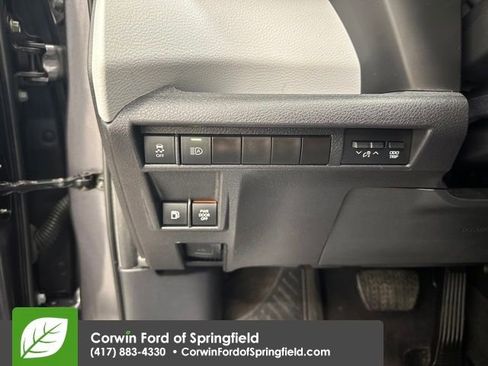 Used 2025 Toyota Sienna XLE image 27