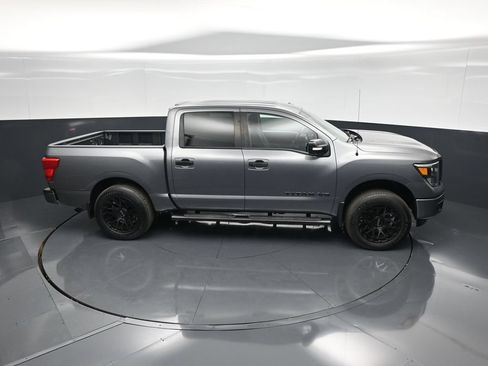 Used 2019 Nissan Titan SV w/ SV Convenience Package RWD image 54