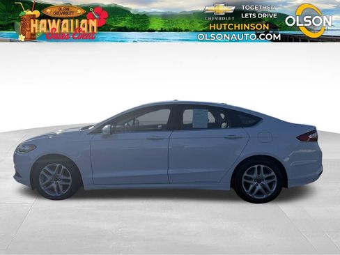 Used 2015 Ford Fusion SE image 2
