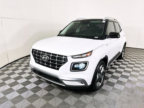 Used 2022 Hyundai Venue Limited w/ Cargo Package image 7