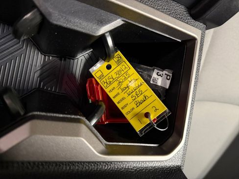 Used 2025 Toyota Tacoma SR5 image 37