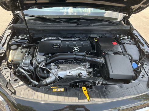 Used 2022 Mercedes-Benz GLB 250 4MATIC image 33
