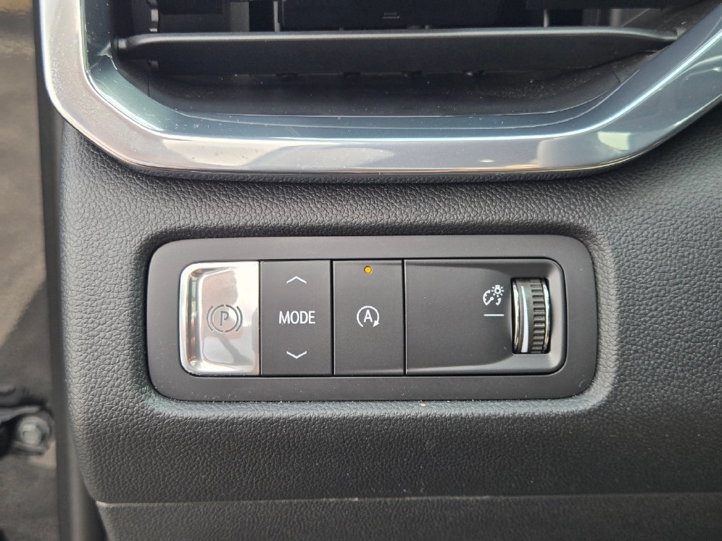 Used 2026 GMC Acadia Denali Ultimate w/ LPO, Floor Liner Package FWD image 31
