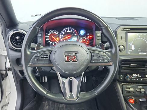 Used 2021 Nissan GT-R Premium image 28