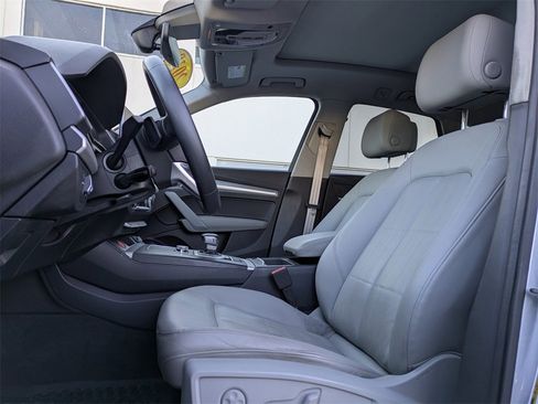 Used 2018 Audi Q5 2.0T Premium Plus w/ Premium Plus Package image 2