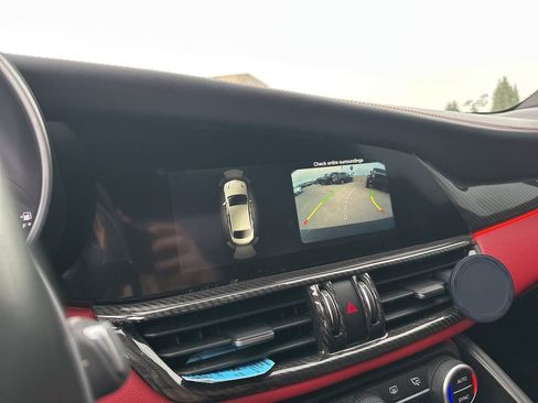 Used 2018 Alfa Romeo Giulia Quadrifoglio w/ Driver Assist Dynamic Package image 11