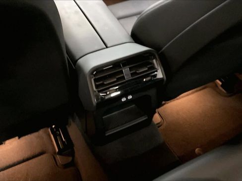 Used 2024 BMW 530i w/ Premium Package image 36