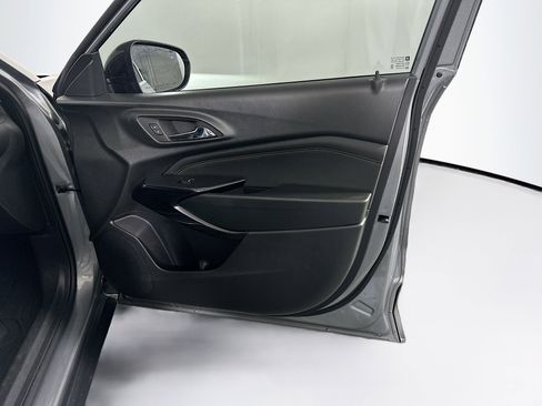 Used 2025 Chevrolet Trax ACTIV w/ Sunroof Package image 30