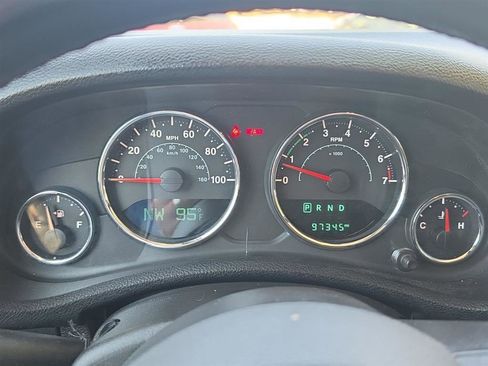 Used 2017 Jeep Wrangler Unlimited Sahara w/ Max Tow Package AWD/4WD image 2