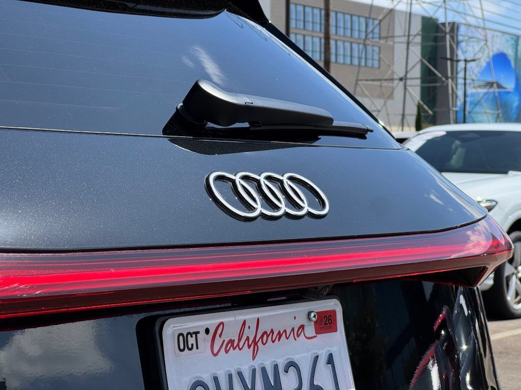 Used 2025 Audi SQ5 Prestige AWD/4WD image 23