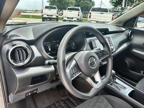 Used 2021 Nissan Kicks SV FWD image 10
