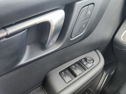 Used 2025 Buick Enclave Preferred image 18