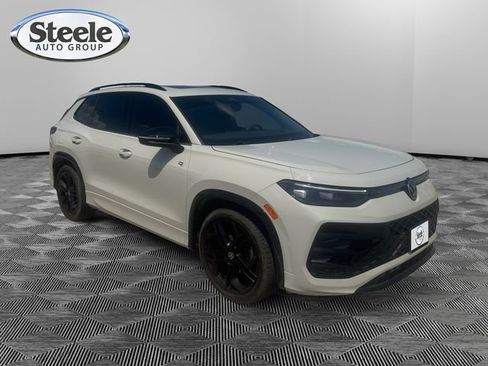Used 2025 Volkswagen Tiguan SE R-Line FWD image 7