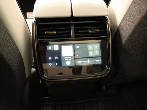 Used 2025 Rivian R1S Premium AWD/4WD image 17