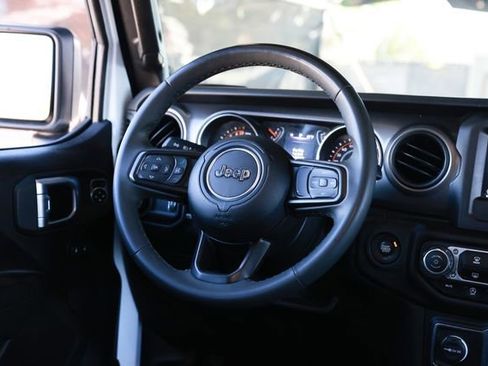 Used 2023 Jeep Gladiator Sport image 34