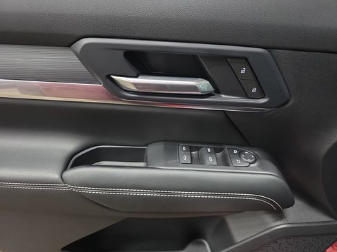Certified 2025 GMC Terrain Elevation AWD/4WD image 27