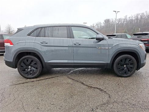 Used 2024 Volkswagen Atlas Cross Sport SE w/ Panoramic Sunroof Package image 7