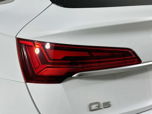 Used 2021 Audi Q5 Prestige w/ Prestige Package AWD/4WD image 12