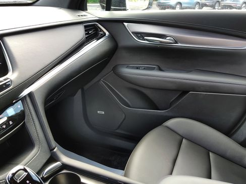 New 2025 Cadillac XT6 Luxury w/ LPO, Premium Carpet Package image 23