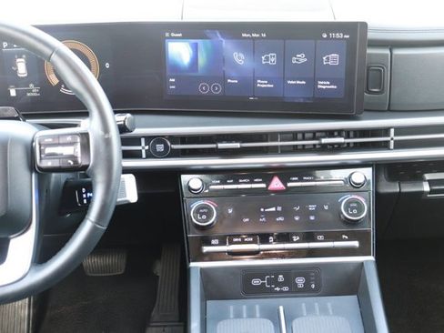 Used 2025 Hyundai Santa Fe SEL FWD image 15