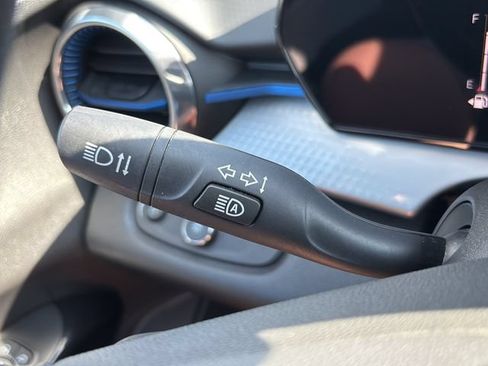 Used 2025 Chevrolet Trax LT FWD image 22
