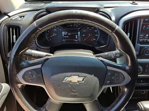 Used 2017 Chevrolet Colorado LT AWD/4WD image 18