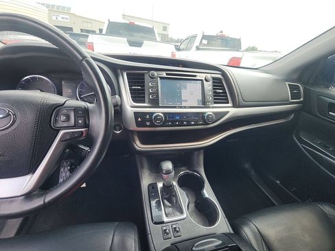 Used 2018 Toyota Highlander XLE AWD/4WD image 4