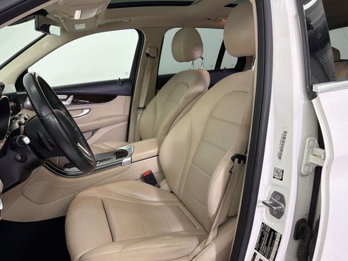 Used 2021 Mercedes-Benz GLC 300 image 5