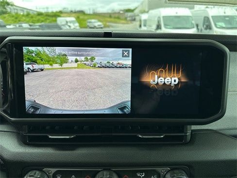 New 2025 Jeep Gladiator Sport image 29