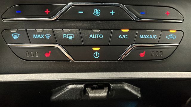 Used 2020 Ford Edge ST-Line w/ Cold Weather Package AWD/4WD image 26