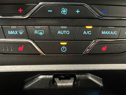 Used 2020 Ford Edge ST-Line w/ Cold Weather Package AWD/4WD image 26